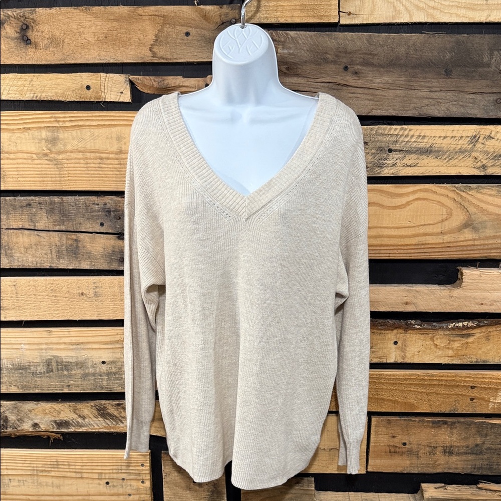 American Eagleβ Womenβs Beige Oversized V-Neck Lightweight Tight Knit Sweater M